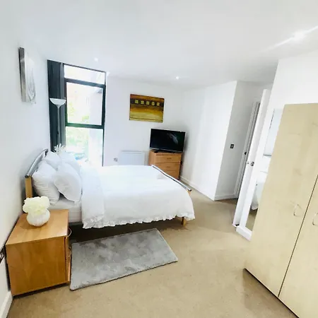 2 Bedroom Flat Deansgate *