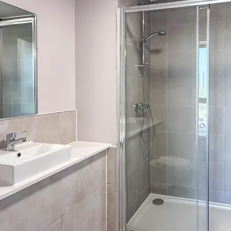 Stylish 2 Bedroom In Old Trafford 아파트 *