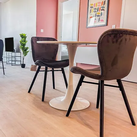 Modern And Bright One Bedroom Flat In Old Trafford *