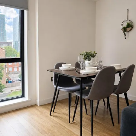 Stylish 2 Bed Flat - Near Centre - Balcony Apartmán Manchester