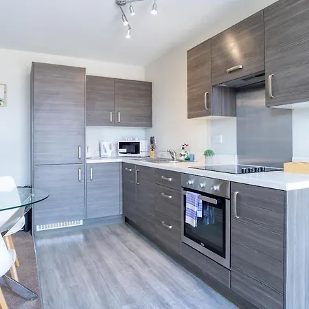 Daire Centre, Salford, Stylish *