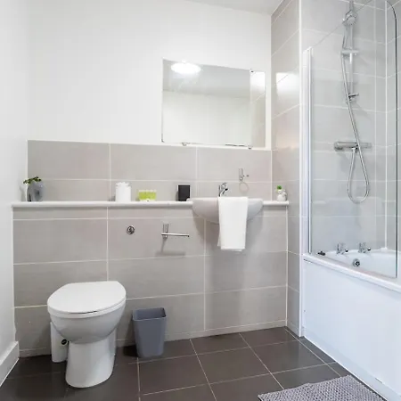Centre, Salford, Modern Spacious *
