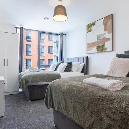 Centre, Riverside Apt, Balcony