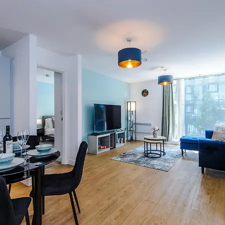 Stylish And Spacious 2bdr Flat Lägenhet