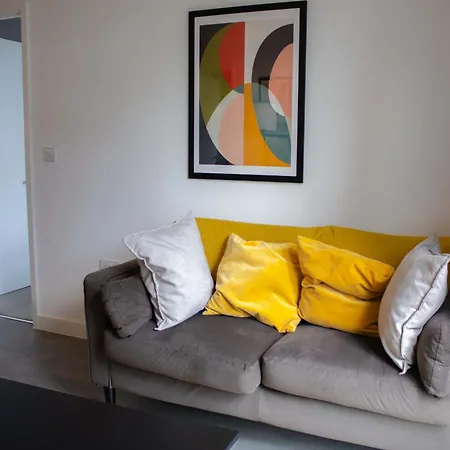Effortless Stays At Elegant 2Br Escape Near Old Trafford Stadium Manchester