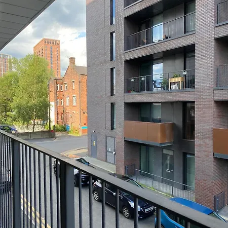 Luxury 2 Bed 3 Bathroom With Balcony, Middlewood Plaza Salford *