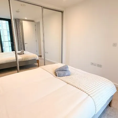 Stylish New 2br 5min Ao Arena Free Parking *