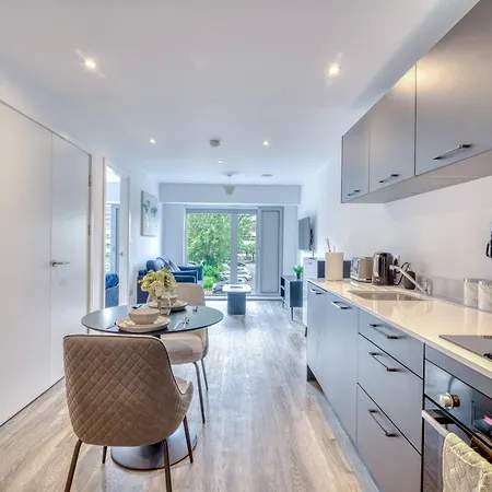Manchester, Eccles 2 Bedroom & 1 Bedroom Apartments, Close To Old Trafford, Salford, *