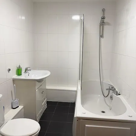 2 Bed Large M1 Area Manchester