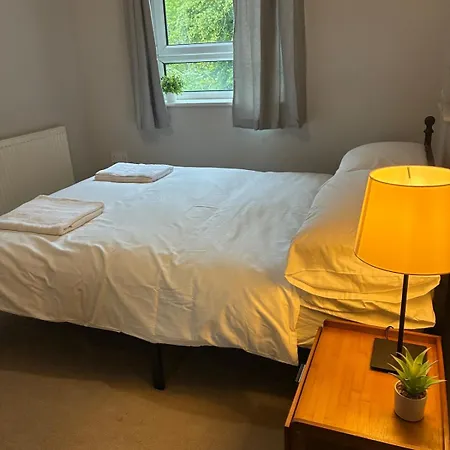 Didsbury 2-Bed With Free Parking & 2 Balconies Апартаменты