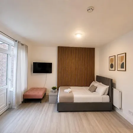 Cozy Living With Garden Μάντσεστερ