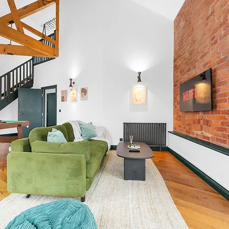Spacious 2br I Pool Table I Workspace I Centre Appartement *
