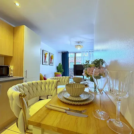 Elite Serviced 2br Balcony Centre * Manchester