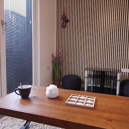 Bee Kinetic - Work N Relax With 500mbps Wifi - Modern Penthouse Duplex With Juliet Balconies, Netflix And Paid Parking 맨체스터