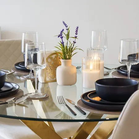 2 Bedroom Luxury Centre & Salford Апартаменты *