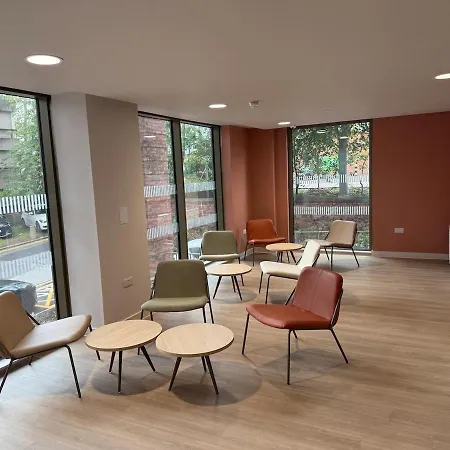 Brand New 1br With Balcony Near Old Trafford Daire *