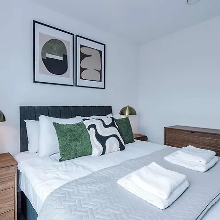 Stylish 2br In Centre *