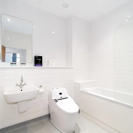 Contemporary 2 Bedroom In Διαμέρισμα