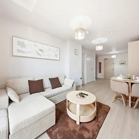 Trafford Garden Place With Free Car Park