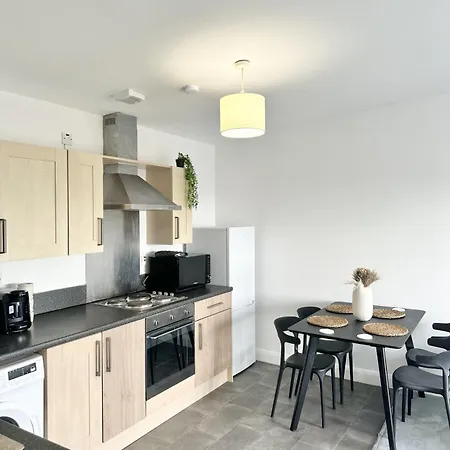 2 Bed Serviced By Ankers Contractor Near Centre Appartement Manchester