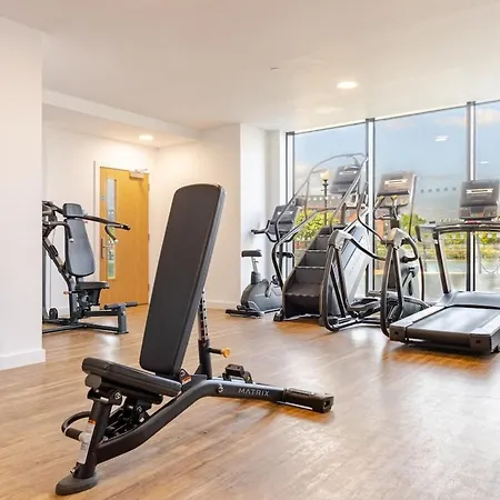 2br Near Old Trafford Balcony, Water View ,parking&gym