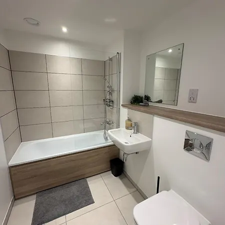 Daire Modern 2bd 2 Bathroom Close To Centre *