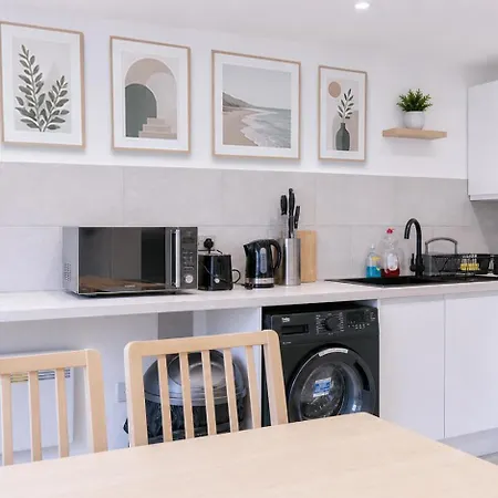 Bright Luxury Modern 3 Bed, 2 Bedroom - Secure Parking - Close To Centre And Old Trafford Apartamento *