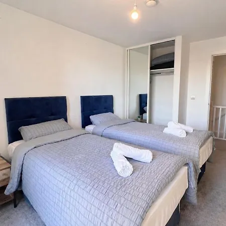 Luxury 2 Bed Duplex In Town Centre Daire *