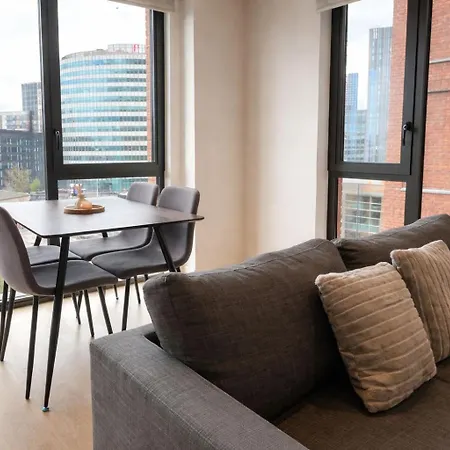 Industrial Luxe 2br Designer Flat Near Victoria *