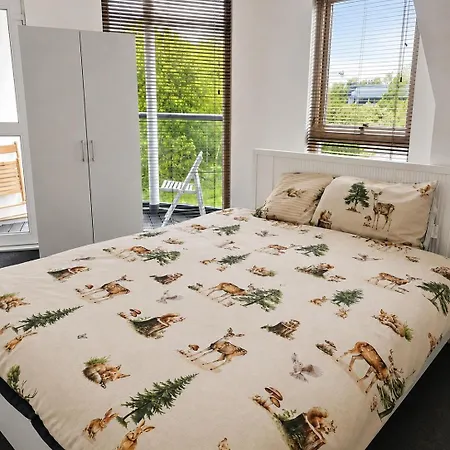 4 Bedroom Sleeps 7 Near Etihad And Co Op Live Daire