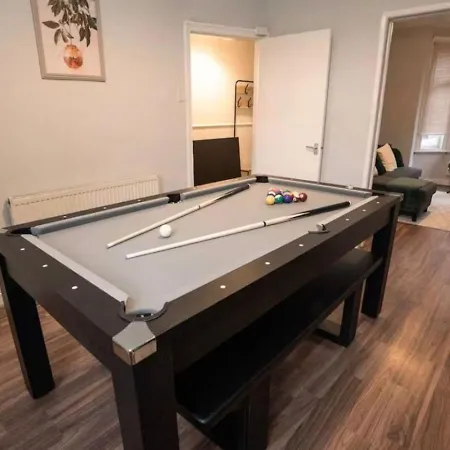 Daire Salford Retreat - 3 Bedrooms - Sleeps 5 - River