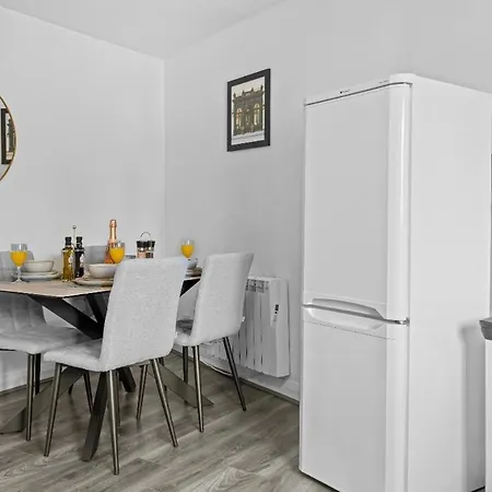 2Br,Prime Location Pad,Free Parking,Ps4,Wifi,Tourists