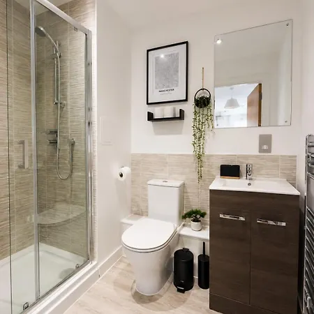 New! Stunning Two Bed Flat In With Balcony Apartmán Manchester