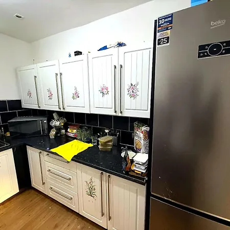 Ground Floor 1 Bed Flat Free Parking Near Tram Apartmán