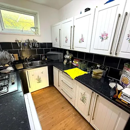 Ground Floor 1 Bed Flat Free Parking Near Tram Apartmán *