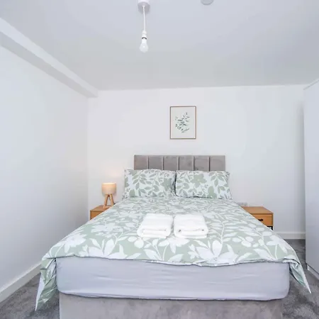 Sleek 2-bed Salford Near Centre Διαμέρισμα