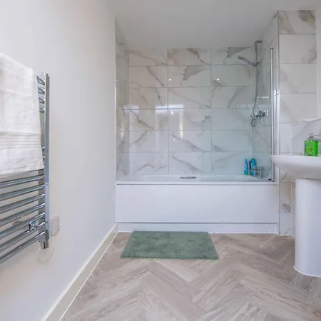 Sleek 2-bed Salford Near Centre Διαμέρισμα