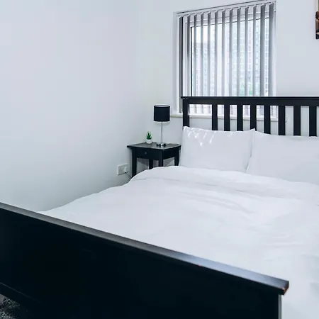 Stylish Centre - 3 Double Bedrooms - Sleeps Up To 10 * Manchester