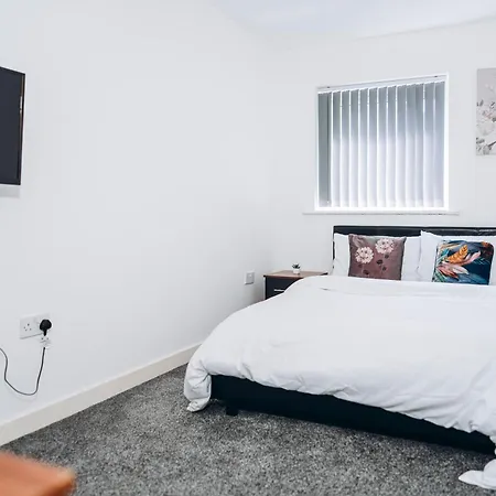Stylish Centre - 3 Double Bedrooms - Sleeps Up To 10 * Manchester