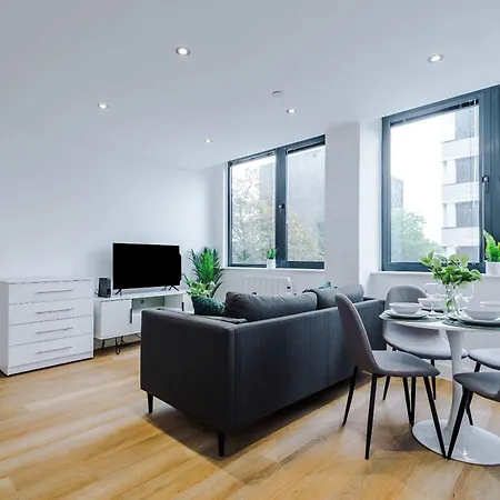 New Chic Base - Old Trafford & Mediacityuk Manchester