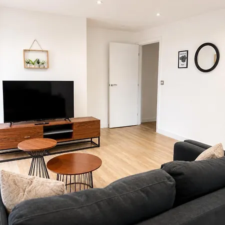 Stylish 2 Bed Flat - Near Centre - Balcony Apartmán *