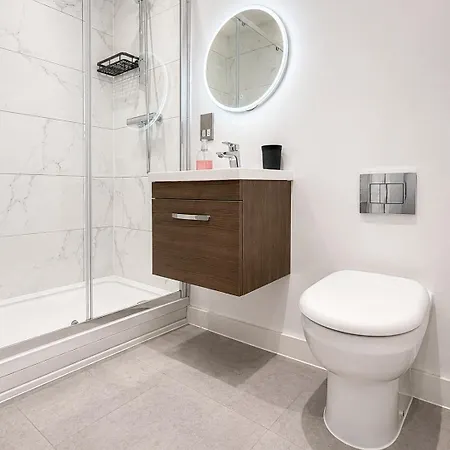 Apartmán Stylish 2 Bed Flat - Near Centre - Balcony *