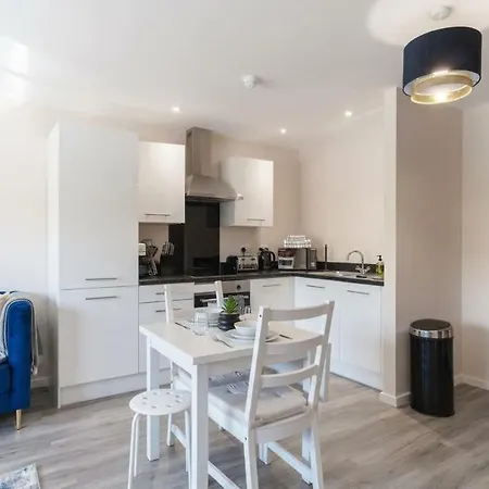 Bright 1br Near Station Sleeps 3 Διαμέρισμα