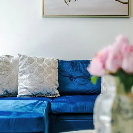 Stylish And Spacious 2bdr Flat