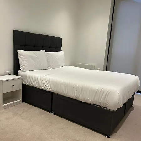 Daire High-end 2-bed Retreat - Ao Arena & Victoria Stn *