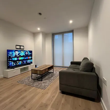 High-end 2-bed Retreat - Ao Arena & Victoria Stn
