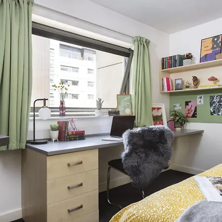 Apartmán For Students Only — Sir Charles Groves Hall, *