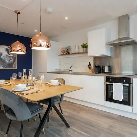 Modern & Spacious 2bed By Old Trafford *