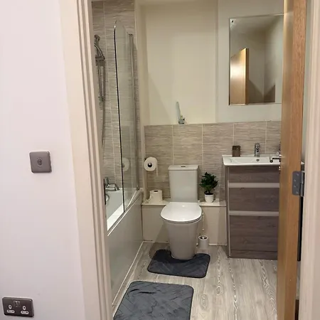 Luxury 2 Bed 3 Bathroom With Balcony, Middlewood Plaza Salford