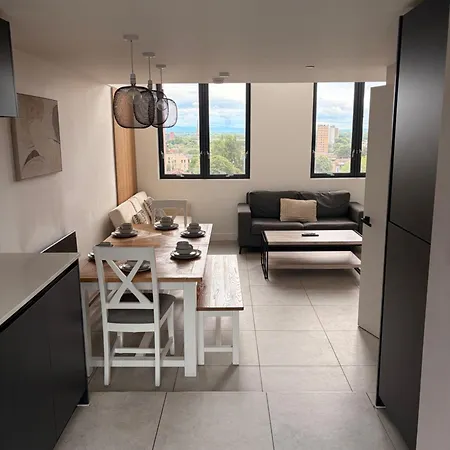 Aura Luxury Penthouse - 3br Penthouse Manchester